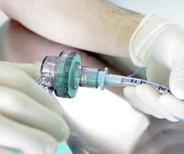 Ac-Med oferim servicii medicale pacientilor la locuita lor, efectuam analize medicale, consultatii medicale, kineoterapie, inestigatii medicale, fizioterapie