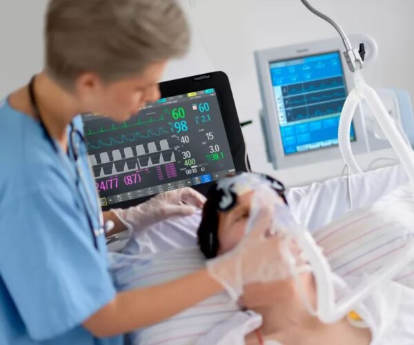 Ac-Med oferim servicii medicale pacientilor la locuita lor, efectuam analize medicale, consultatii medicale, kineoterapie, inestigatii medicale, fizioterapie